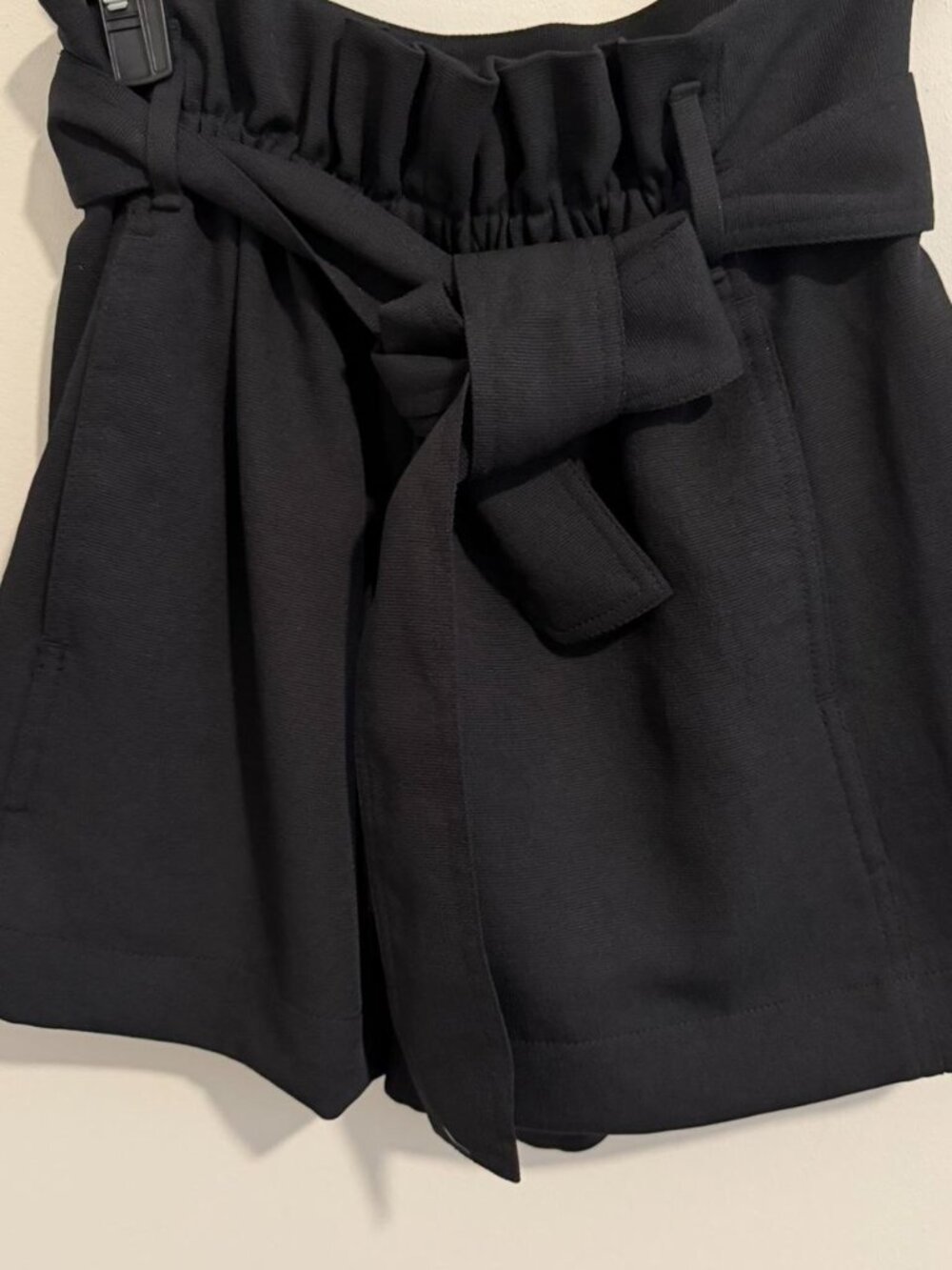 Aritzia Wilfred black tie shorts - size 2